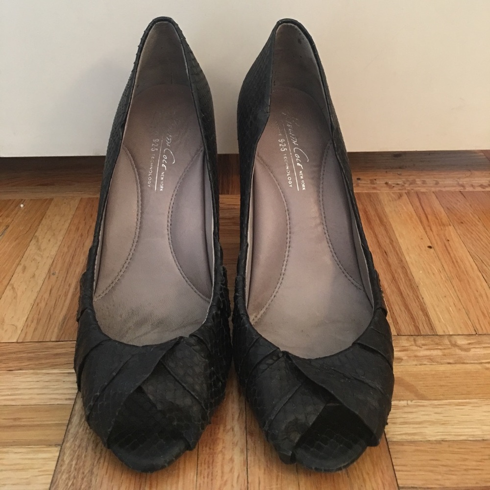 Kenneth Cole snake print peep toe heels